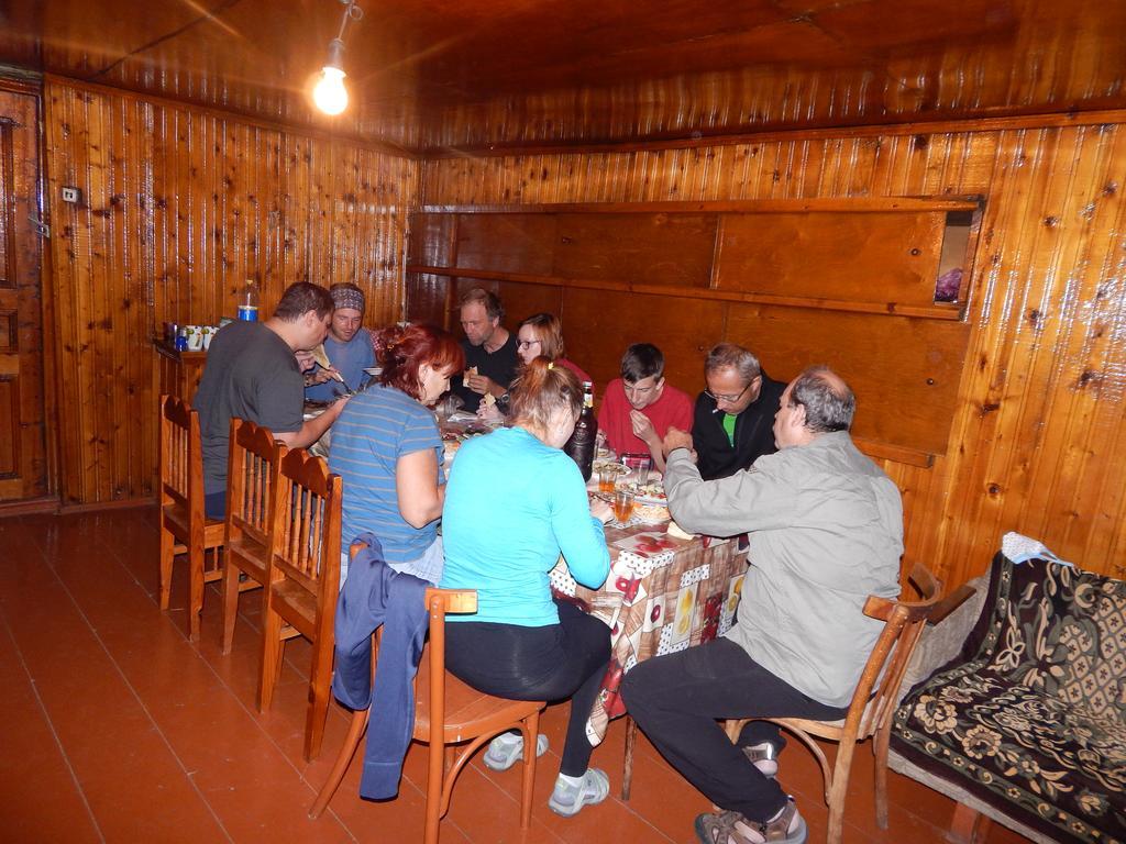 Valodia Guest House In Mestia Esterno foto