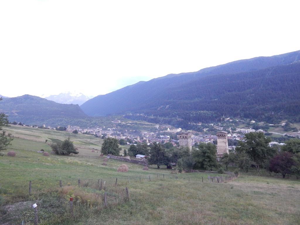 Valodia Guest House In Mestia Esterno foto