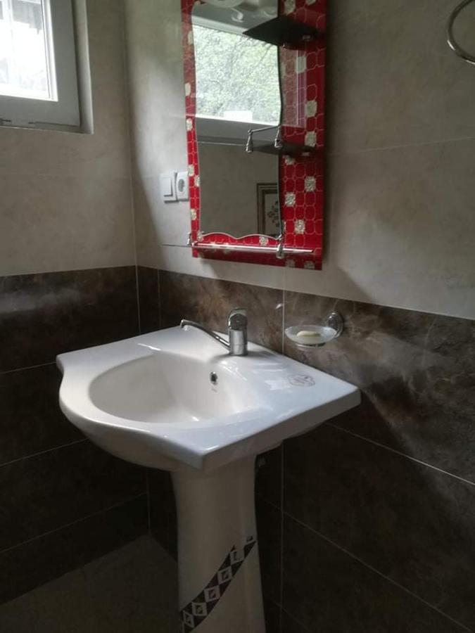 Valodia Guest House In Mestia Esterno foto